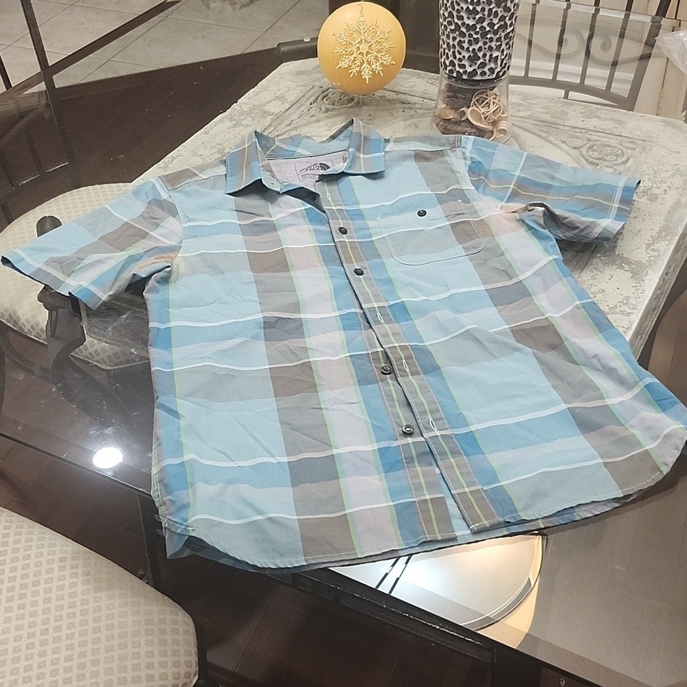 The North Face men's Pacific coast button up shirt medium